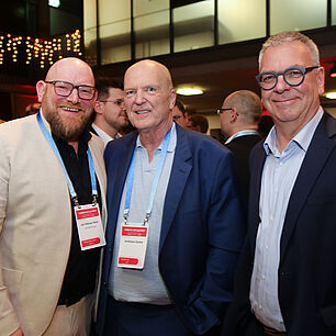 FABRIK DES JAHRES - Jan Niklas Töws von Jacob Group und Claus Wilk in der Abendgala