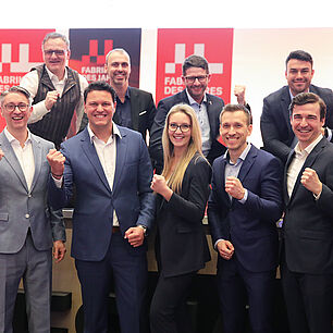 FABRIK DES JAHRES - Team Eppendorf post für die Kamera